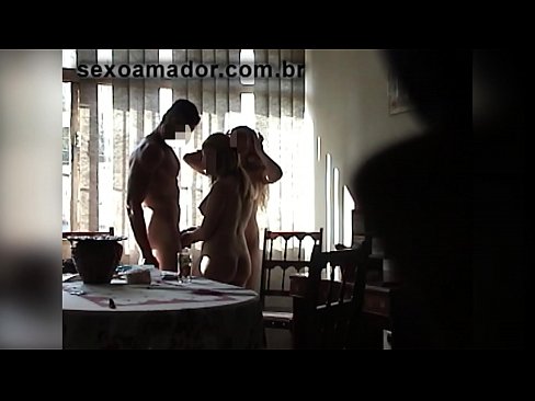 ❤️ געשלעכט פרענדז פאַרבעטן אַ ריז מענטש און אַ דרייסאַם מיט אים האָמעמאַדע פּאָרן ביי אונדז